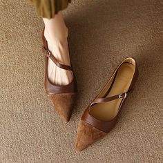 Celta Sapatilha Feminina - Marrom Patent Leather Ballet Flats, Brown Loafers, Bow Flats, Mary Jane Heels, Genuine Leather Bags, Leather Ballet Flats, Sneaker Heels, Mary Jane Shoes, Womens Heels