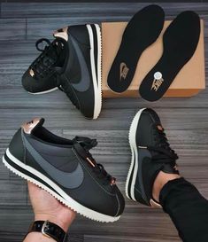 Kicks Shoes, Jordan Shoes Retro, Sneaker Lovers, Cute Sneakers, Nike Sneakers Women, Swag Shoes, Gym Shoes, Black Nike