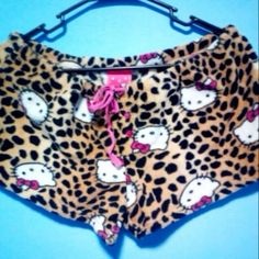 Cheetah Print Clothes, Leopard Hello Kitty, Hello Kitty Shorts, Hello Kitty Leopard, Mcbling Fashion, Hat Aesthetic, Pj Shorts