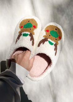 Super cozy and comfy holiday slippers are perfect for wearing at home or giving it as a Christmas gift. Match with your friends and family to elevate holiday season. 👣 Size Selection: For more snug fit please size up US shoe sizing 7 (perfect for kids!) 8 9 10 Please message us with any questions that you may have! Reindeer Slippers, Holiday Slippers, Slippers Christmas, Slippers Womens, Christmas Slippers, Cozy Slippers, Cute Slippers, Womens Christmas, Ultimate Gift Guide