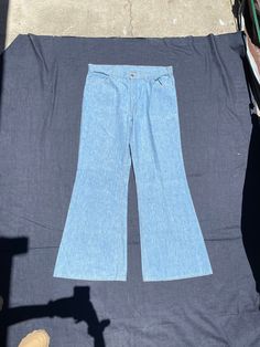 Waist - 40 Inches  Inch Rise - 12 Inches  Inseam - 32 Inches 70s Levis, Denim Flare Jeans, Jeans Levis, Denim Flares, Light Denim, Mens Trousers, Levis Jeans, Workout Pants, Wool Sweaters