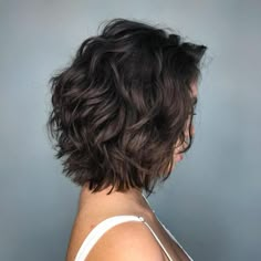 Kręcony Bob, Short Thick Wavy Hair, Haircuts For 2023, Short Wavy Haircuts, Hairstyles For Thick Hair, Graduated Bob, Thick Wavy Hair, Haircuts For Wavy Hair