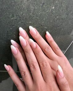 insta; @pap4lex Faded Nails, Almond Nails French, Almond Nail Art, Unghie Sfumate, Matte Nails Design, Almond Acrylic Nails, Nails 2020, Oval Nails, Dream Nails