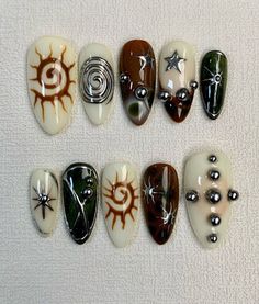 Nails Design Grunge, Simple Earthy Nails, Cool Funky Nails, Cool Simple Nails, Short Cool Nails, Maxamilist Nails, Green Grunge Nails, Short Swirl Nails