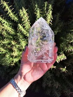 Check out this item in my Etsy shop https://www.etsy.com/listing/1427797558/139-lb-clear-quartz-crystal-point-46 Clear Quartz Crystal Aesthetic, Clear Quartz Crystal Necklace, Spiritual Clear Quartz Jewelry, Natural Sunlight, Rose Quartz Crystal, Herkimer Diamond