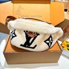 LUB Fashion Lu-Vi Bags - 14351 A+ Excellent Quality copies; Contact us if you've any questions in your mind. Louis Vuitton Fanny Pack, Luxury Stuff, Waist Bag Fashion, Trendy Tote, Waist Bags, Bum Bag, New Instagram, Cute Bag, Fanny Pack