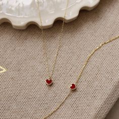 https://cdn.shopify.com/s/files/1/0335/6242/7528/files/GLN400097_kare_1.mp4?v=1635154594 14k Gold Clavicle Chain Necklace For Valentine's Day, 14k Gold Tarnish-resistant Heart Necklace For Valentine's Day, 14k Gold Heart Necklace For Valentine's Day, 14k Gold Round Heart Necklace For Valentine's Day, Valentine's Day Gift 14k Gold Necklace, Red Heart Pendant Necklace In 14k Gold, Red 14k Gold Heart Pendant Necklace, Red 14k Gold Necklace For Valentine's Day, Dainty 14k Gold Heart Necklace For Valentine's Day