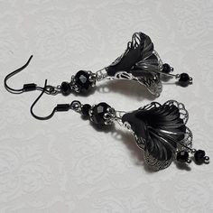 GOTHIC BLACK & SILVER FLORAL EARRINGS ▪️▪️▪️▪️▪️▪️▪️️▪️▪️▪️▪️▪️▪️ These hand painted fluted black Lucite flowers have been combined with silver filigree to create these beautiful vintage gothic inspired drop earrings. Faceted jet black crystals have been added for beautiful sparkle when they move and they are finished with black fish hook ear wires. They are very light weight and are perfect for special occasions yet cute enough for everyday wear.                        💜MATERIALS *Black Lucite Chinese Goddess, Jet Crystal, Black Dangle Earrings, Black Fish, Earrings Gothic, Pink Gift Box, Halloween Gothic, Black Earrings Dangle, Earrings Halloween