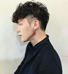 Korean Mullet, Male Hairstyles, Monochrome Makeup Look, Men Haircut Curly Hair, Mullet Haircut, Asian Men Hairstyle, Mohawk Hairstyles