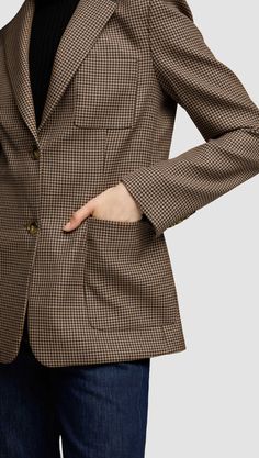 Our Weekend Blazer is made from Seasonless Wool. This quintessential outerwear piece features multiple pockets both at the exterior and interior, in addition to a classic fit and a two-button closure. Brown Sport Coat With Concealed Placket For Office, Classic Brown Blazer With Button Closure, Tailored Timeless Tweed Jacket With Pockets, Classic Brown Blazer With Concealed Placket, Classic Brown Sport Coat For Workwear, Brown Blazer With Patch Pockets For Office, Brown Sport Coat For Workwear With Hidden Button Closure, Brown Formal Blazer With Flap Pockets, Elegant Brown Outerwear With Flap Pockets