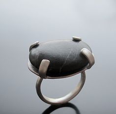 Tanishq Jewellery, Beach Stones Jewelry, Pebble Ring, Rings Handmade, Rock Jewelry, Jewellery Gold, Jewellery Store, Handmade Rings, Silver Jewelry Handmade