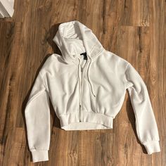 Perfect Condition Never Worn White Fitted Outerwear By H&m, H&m White Outerwear For Fall, White H&m Outerwear For Fall, H&m White Spring Outerwear, Grey Peacoat, White Cropped Hoodie, Faux Shearling Jacket, Cream Blazer, Cropped Zip Up