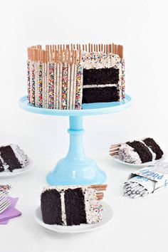 there is a cake on the plate and other desserts in the background with text overlay that reads cookies & cream confetti rocky cake