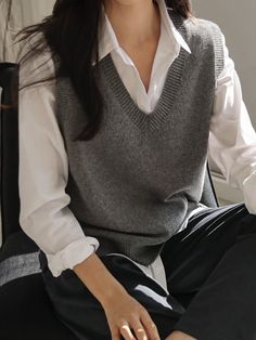 Solid V-neck Sweater Vest Without Blouse Grey Casual   Fabric Plain  Medium Stretch  Women Clothing, size features are:Bust: ,Length: ,Sleeve Length: Sweater Vest Outfit, Sweater Vest Women, Vest Outfits, Looks Chic, 가을 패션, Professional Outfits, Business Casual Outfits, Casual Style Outfits, Western Outfits