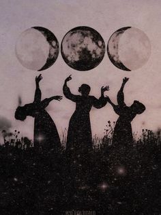 Sapphic Halloween, Lunar Witch, Hecate Goddess, Goddess Aesthetic, Moon Witch, Vintage Witch