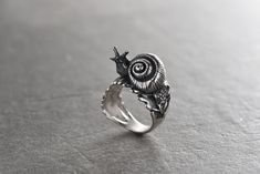 Snail silver ring jewelry Add a touch of charm and sparkle to your look with an our snail ring! Thoughtfully designed with a beautiful artistic snail detail, this stunning piece of jewelry is perfect for any occasion. Slip it on your finger and get ready to be the center of attention! Its bold and delicate design is perfect for men and women alike, making it a timeless piece of jewelry you'll always love. Experience the beauty of nature with this one-of-a-kind snail silver ring! ∙ M A I N ∙ I N Animal Ring, Animal Rings, Dope Jewelry, Leaf Jewelry, Leaf Ring, Dream Jewelry, Lovers Gift