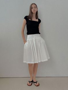 Composition : Cotton 100%Color : WHITECountry of Origin : Republic of Korea White Relaxed Skirted Bottoms, Relaxed White Skirted Bottoms, White Chic Knee-length Skirt, White Relaxed Cotton Mini Skirt, Classic Full Skirt For Summer, Classic Flowy Skirt For Summer, Elegant Short Gathered Skirt Bottoms, White Knee-length Casual Skirt, Casual White Knee-length Skirt