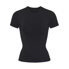 SOFT SMOOTHING SEAMLESS T-SHIRT | ONYX Modern Family, Dream Clothes, Black Top, Shirt Sleeves, Workout Shirts, Shirt Design, Black Shirt, Shirts Tops, Onyx