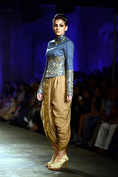 Anju Modi for Delhi Couture week 2014.  https://www.facebook.com/nikhaarfashions Delhi Couture Week, Delhi Fashion, Chic Embroidery, Beautiful Aesthetic, Designer Label, Indian Couture, Salwar Kameez Designs, Couture Week, Trendy Chic