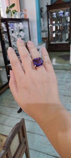 This exquisite ring is crafted from 18k gold and glistening with a deep purple amethyst. This timeless piece of jewelry will be a luxurious addition to your collection. Ring in Gold 18k Amethyst gemstone