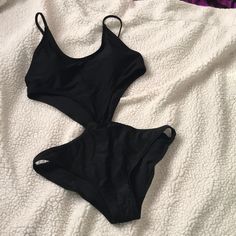 Never Worn Adjustable Straps Summer Black Cutout Bodysuit, Black Cutout Bodysuit For Poolside, Black Cutout Bodysuit For Spring, Spring Black Cutout Bodysuit, Casual Black Bodysuit For Poolside, Casual Black Bodysuit For Pool, Casual Black Bodysuit For Beach, Casual Black Bodysuit For The Beach, Casual Black Bodysuit For Vacation