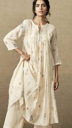 Pakistani Wear, Kurta And Palazzo, The Botanist, Designer Kurti Patterns, Simple Kurti Designs, Casual Indian Fashion, Long Kurti Designs, Pakistani Dresses Casual