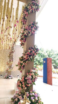 a tall pillar covered in pink and white flowers