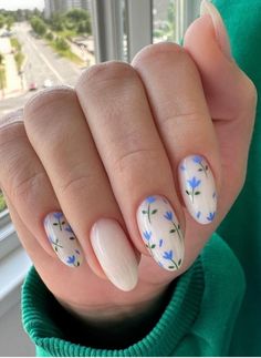 Bridgerton Nail Ideas, Wedding Flower Nails, Cottagecore Nails Short, Wild Flower Nails, Greece Nail Ideas, Floral Summer Nails, Blue Floral Nails, Greece Nails, Bridesmaid Nails