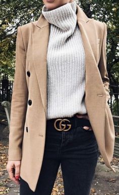 Vinter Mode Outfits, Denim Shorts Outfit, Fall Fashion Coats, Tan Coat, Jeans Street Style, Stylish Winter Outfits, Trendy Outfits Winter, Trendy Winter, Fashion Jeans