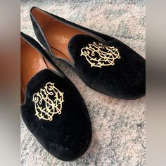 Good Condition Women Size 11.5 Velvet Flats, Flat Color, Shoes Women, Black Velvet, Flat Shoes Women, Loafer Flats, Nuts, Loafers, Womens Sizes