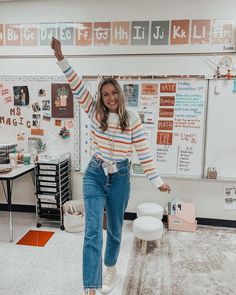 Styling Loose Button Down, Teach Outfits Elementary, Outfits Spirit Week, Cute Aesthetic Teacher Outfits, Teacher Jeans Day Outfit Winter, Cute Student Teacher Outfits, Teacher Outfit Preschool, Teacher Outfits Daycare, Teacher Intern Outfits