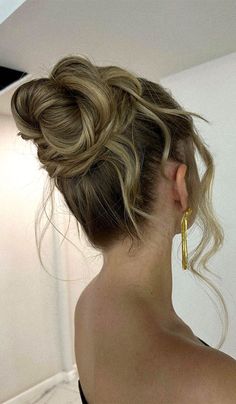 elegant updo, chic updo, simple updo, upstyles, wedding updos, wedding upstyles, wedding hairstyles, sleek updo, elegant updo hairstyles, Elegant updo hairstyles for wedding, Elegant updo hairstyles for medium hair, Elegant updo hairstyles for long hair, elegant updos for medium hair, updo hairstyles for medium length hair Romantic Updo Wedding Loose Curls, Gradball Hairstyle, Dance Updo Hairstyles, Loose Updos For Medium Hair, Wedding Hairstyles Sleek, Bangs With Benefits, Loose Updo Wedding, Grown Out Bangs, Upstyles For Medium Hair