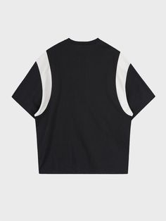 Editor's NotesLIEU HOMME's basic and minimal half-sleeve t-shirt with cut-out detail sleeves.- Pullover closure- Overfit silhouette- Cut-out detailed sleeve line- Round neckline- Minimal and versatile itemMeasurements(in.)1(M)/2(L)- Total length: 27.16 / 27.55 in.- Shoulder: 24.01 / 24.40 in.- Chest: 26.37 / 27.16 in.- Sleeve: 9.25 / 9.84 in.Composition & Care- 52% Polyester, 48% Cotton- Wash in cold waterDesigner- by LIEU HOMME Contrast Graphic Print Short Sleeve Top, Contrast Color Graphic Print Short Sleeve Top, Modern Black Short Sleeve Tops, Black Half Sleeve T-shirt For Streetwear, Modern Black Crew Neck Top, Relaxed Fit Crew Neck Tops In Contrast Colors, Black Graphic Print Half Sleeve Top, Crew Neck Tops For Streetwear, Black Half Sleeve Top With Graphic Print