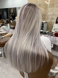 Boliage Hair Silver Blonde, Silver Blonde Long Hair, Silver Balayage On Blonde Hair, Light Silver Blonde Hair, Silver Hair Highlights On Blonde, Silver Hair Inspiration, Metallic Blonde Hair, Silver Hair Highlights Blonde, Silver And Blonde Hair