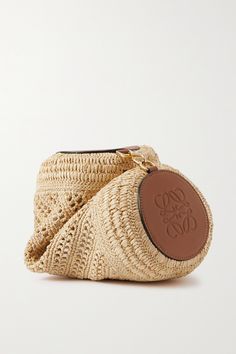 Loewe's accessories are always a little subversive - it's what makes them so fun to wear. Designed in collaboration with Paula's Ibiza, this shoulder bag is crafted from raffia and leather in a '90s-inspired cylinder shape that's still soft and malleable. Detach the strap to wear yours as a clutch. Loewe Paula's Ibiza, Loewe Logo, Cylinder Bag, Bag Packs, Loewe Bag, Crochet Handbags Patterns, Puff Stitch, Raffia Bag, Macrame Bag