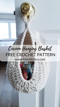 a crocheted hanging basket with the text, free crochet pattern on it