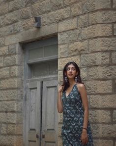 Poses In Kurti For Instagram, Kurti Poses, Kurti Aesthetic, Stylish Kurtis Design, Simple Kurti Designs, Stylish Short Dresses, Desi Fashion Casual, Hampi