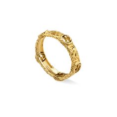 Style ‎603608 J8500 8000A distinctive emblem of the House, the Interlocking G adorns this ring as a cut-out motif. Presented in yellow gold, the style is enriched with an intricate Arabesque style engraving.18k yellow goldArabesque engraving along the band with cut-out Interlocking G detailsThis product can be personalized with a bespoke engraving, please contact us for more information..2" bandSize: 6Made in Italy Gucci Ring, G Ring, Interlocking Ring, Barrel Rings, Fall Rings, Titanium Wedding Band, Diamond Supply, Ring Ideas, 18k Yellow Gold Ring