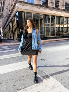 Night Out In New York Outfit, Martens Outfit, Nashville Outfits, Holiday Deals, Fall Winter Outfits, Cute Casual Outfits, Dr. Martens, In Fashion, Fashion Inspo Outfits