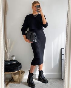 Dr Martens Boots Outfit, Combat Boot Outfit, Dr Martens Outfit, Black Boots Outfit, Mode Zara, Looks Black, All Black Outfit, Mode Inspo, Work Attire