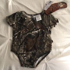 Bass Pro Girls Camo Onsie Size 0-3months. Cute Ruffles On The Back! Bottomland Camo, Country Baby Boy, Country Relationships, Baby Clothes Country, Camo Baby, Country Stuff, Camo Baby Stuff, Camo Girl, Kid Clothes