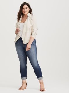 Premium Stretch Boyfriend Jean - Medium Wash - The Boyfriend fit you love - relaxed up top with a slim straight leg - is made from our Premium Stretch fabric that combines superior stretch with extra recover. A rolled hem lets you wear it straight or cropped. How To Wear Boyfriend Jeans, Plus Size Boyfriend Jeans, Boyfriend Jeans Outfit, Boyfriend Jeans Style, Plus Size Jackets, Pants Women Fashion, Wardrobe Outfits, Womens Fashion Edgy, Business Attire