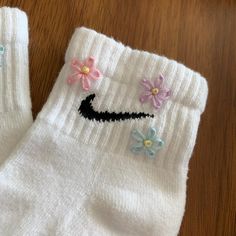 Hand Embroidered Pastel Daisy Socks authentic - Etsy Spring Cotton Socks Gift, Cotton Socks For Spring Gift, Spring Gift Cotton Socks, Nike Socks Aesthetic, Costume Nike, Nike Ankle Socks, Rave Hats, Aesthetic Socks, Socks Aesthetic