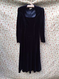 Night blue velvet dress by Laura Ashley in medieval style. Size 36. Gothic Velvet Dress For Costume, Gothic Velvet Costume Dress, Vintage Formal Fitted Medieval Dress, Vintage Fitted Medieval Dress For Formal Occasions, Velvet Dresses For Winter Costume Party, Fitted Velvet Dress For Costume, Fitted Velvet Dress For Costumes, Winter Velvet Costume Party Dresses, Fitted Velvet Dress For Costume Events