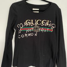 Size M Gucci Long Sleeve Tops With Embroidered Logo, Gucci Long Sleeve Tops With Letter Print, Casual Gucci Tops For Fall, Gucci Long Sleeve Logo Print Top, Gucci Long Sleeve Top With Logo Print, Gucci Long Sleeve Tops With Logo Print, Gucci Black Tops With Letter Print, Black Gucci Tops With Letter Print, Designer Gucci Tops With Letter Print