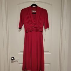 Evan Picone Beautiful Red V Neck Midi Dress. Stunning! Pit To Pit 16" Shoulder To Hem 42" Shoulder To Sleeve 12" Size 4 Midi Evening Dress, Flapper Style Dresses, Vintage Velvet Dress, Mock Wrap Dress, Figure Flattering Dresses, Contemporary Dresses, Summer Linen Dresses, Blue Sleeveless Dress, Bow Detail Dress