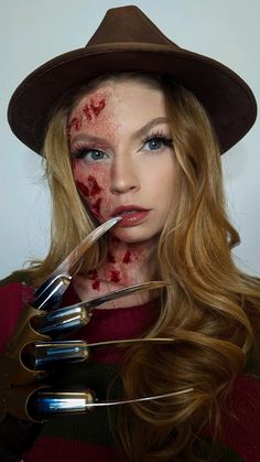 Instagram: @raeliennn Fredy Krueger Makeup, Freddie Kruger Makeup, Fantasia Freddy Krueger, Makeup Costume Halloween, Freddy Krueger Makeup, Halloween Makeup Costume, Freddy Krueger Costume, Costume Makeup Tutorial, Seasonal Makeup