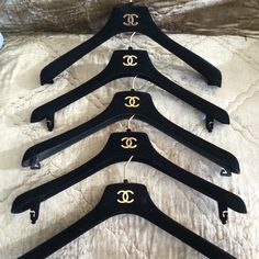 Hangers From Chanel Boutiques. Fine Scratches And Slight Discolorations On Some Metal Hooks. Slight Variation In Sizes. Chanel Room, Chanel Aesthetic, Chanel Decor, Chanel Party, Chanel Boutique, Mode Chanel, Chanel Inspired, Luxury Aesthetic, Girly Accessories