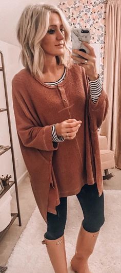 New Orleans Winter, Fall Looks For Women, Beige Pullover, Cozy Chic, Brown Sweater, Tunic Sweater, Fall Looks, Outfits Casuales