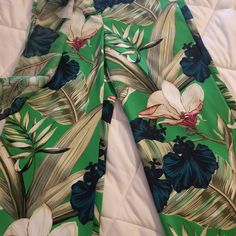 Ann Taylor The Drapey Wide Leg Crop Pant Green Floral Print Size 12 With Beautiful Matching Scarf 100% Polyester Original Price Pants $79.99 Scarf $39.99 Green High Waist Printed Bottoms, Green High-waisted Printed Bottoms, Printed Green Pants For Vacation, Green Printed Pants For Vacation, Tropical Stretch Bottoms With Floral Print, Stretch Tropical Bottoms With Floral Print, Green Printed Straight Pants, Tropical Stretch Floral Print Bottoms, Green Wide-leg Beach Sets